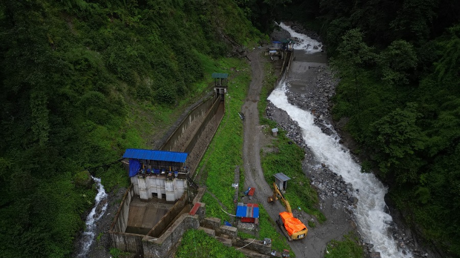 रेलेखोलाको बाँधमा बाढी पसेपछि विद्युत् उत्पादन बन्द